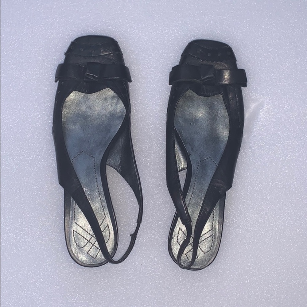 Woman’s size 6.5 Nine West heels